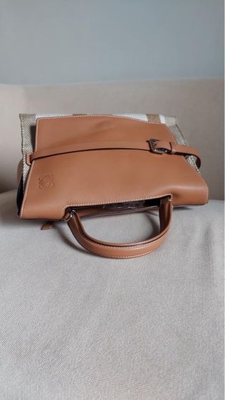 กระเป๋าถือ Loewe สีน้ำตาล รูปที่ 8