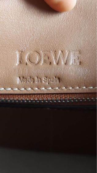 กระเป๋าถือ Loewe สีน้ำตาล รูปที่ 12