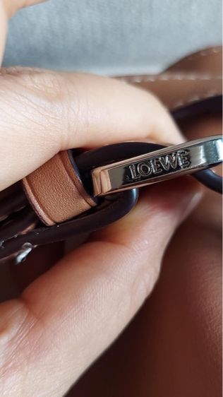 กระเป๋าถือ Loewe สีน้ำตาล รูปที่ 11