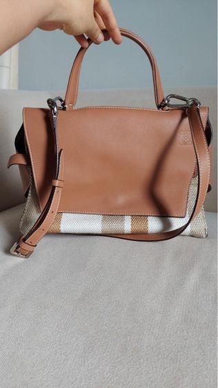 กระเป๋าถือ Loewe สีน้ำตาล รูปที่ 6