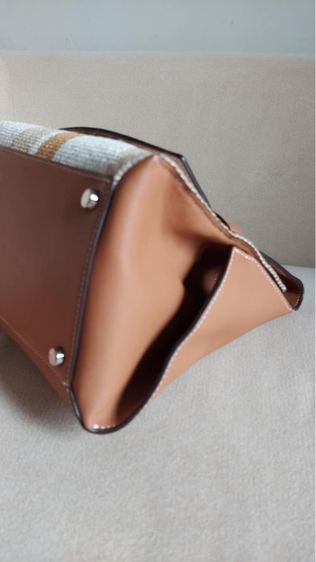 กระเป๋าถือ Loewe สีน้ำตาล รูปที่ 18