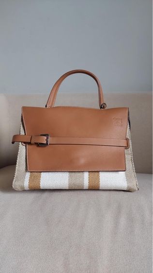 กระเป๋าถือ Loewe สีน้ำตาล