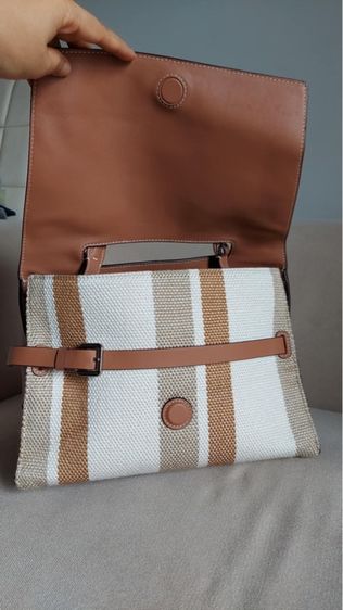 กระเป๋าถือ Loewe สีน้ำตาล รูปที่ 7