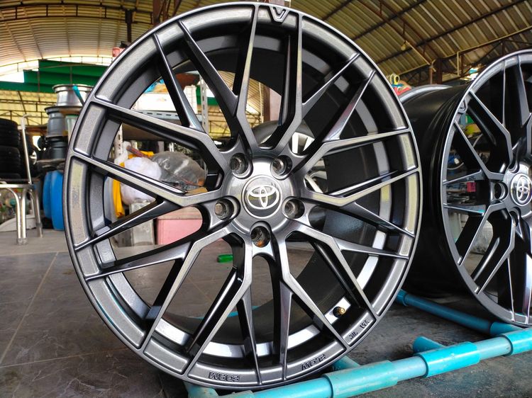 18" แม็กขอบ18 กว้าง8.5 et46 สวยไร้รอยไม่ดุ้งไม่คดไม่แตก  ใส่ camry chr innova  alphard vellfireอื่นๆ 5 รู 114