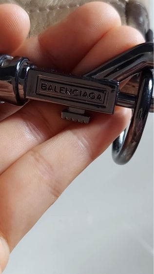 คล้องไหล่ balenciaga  รูปที่ 12