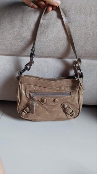 คล้องไหล่ balenciaga 