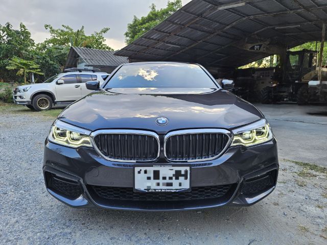 รถ BMW Series 5 520 สี ดำ