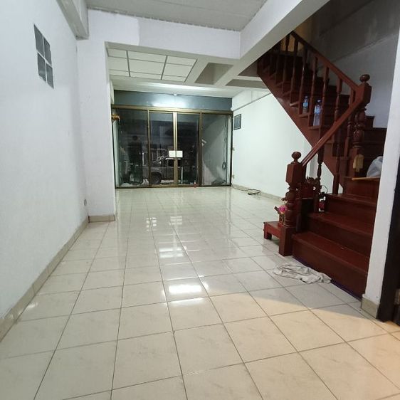 ให้เช่าทาวน์เฮ้าส์ พื้นที่ 19 ตร.ว ทำออฟฟิศธุรกิจการค้าพักอาศัย ซอยวัดอโศการาม ห้องมุม 8500 บาท