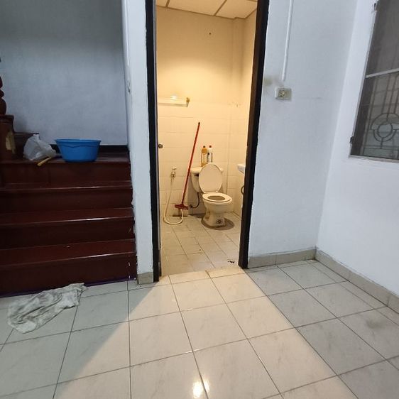 ใช่ ให้เช่าทาวน์เฮ้าส์ พื้นที่ 19 ตร.ว ทำออฟฟิศธุรกิจการค้าพักอาศัย ซอยวัดอโศการาม ห้องมุม 8500 บาท รูปที่ 4