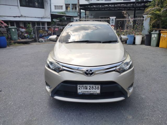 รถ Toyota Vios 1.5 G สี บรอนซ์ทอง