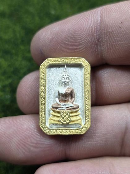 พระหลวงพ่อโสธรเนื้อสีสามกษัตริย์เก่าๆ