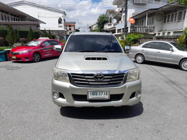 รถ Toyota Hilux Vigo Champ Smart Cab 2.5 E สี บรอนซ์ทอง