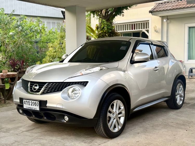 รถ Nissan Juke 1.6 V สี บรอนซ์เงิน