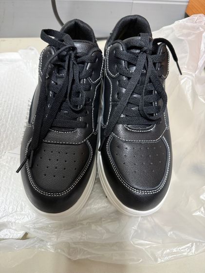 รองเท้าผ้าใบเพิ่มความสูง