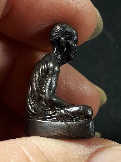 รูปหล่อหลวงพ่อเกษม เขมโก ก้นดอกจันทร์ สำนักสุสานไตรลักษณ์ จังหวัดลำปาง รุ่นแรก ปี 2518 รูปที่ 4