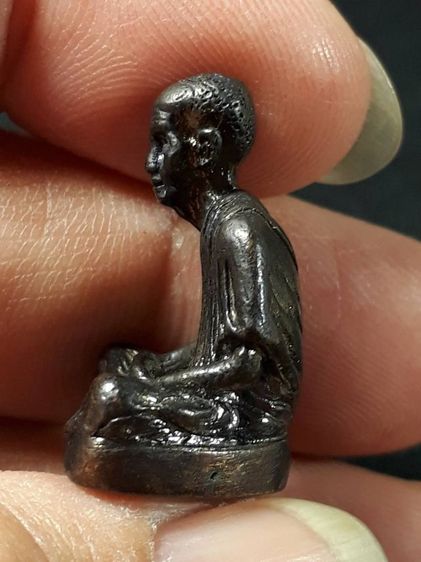 รูปหล่อหลวงพ่อเกษม เขมโก ก้นดอกจันทร์ สำนักสุสานไตรลักษณ์ จังหวัดลำปาง รุ่นแรก ปี 2518 รูปที่ 3