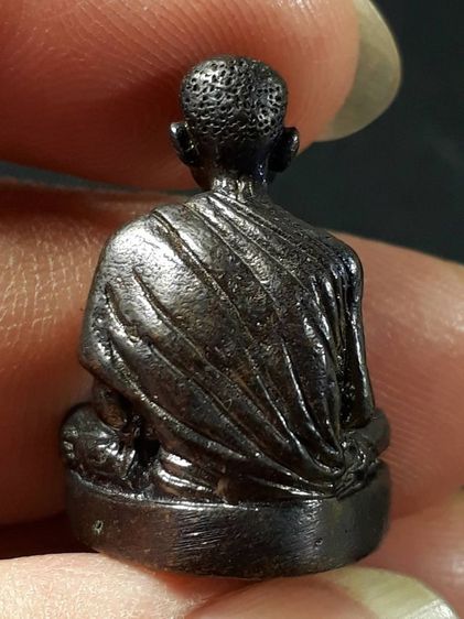 รูปหล่อหลวงพ่อเกษม เขมโก ก้นดอกจันทร์ สำนักสุสานไตรลักษณ์ จังหวัดลำปาง รุ่นแรก ปี 2518 รูปที่ 2