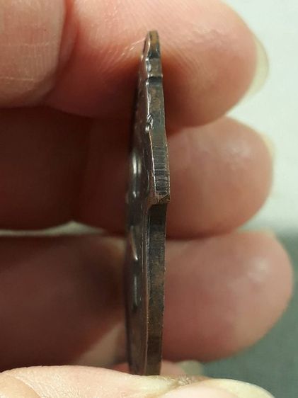 เหรียญแม่ทัพ หลวงพ่อแดง วัดเขาบันไดอิฐ ฐ จังหวัดเพชรบุรี ปี 2511 เนื้อทองแดง รูปที่ 3