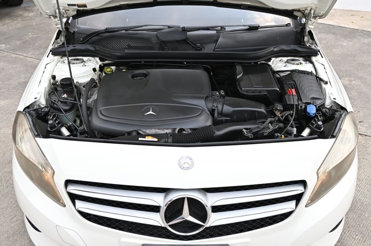 Mercedes-Benz A-Class 2013 A180 Sedan เบนซิน ไม่ติดแก๊ส เกียร์อัตโนมัติ ขาว รูปที่ 4