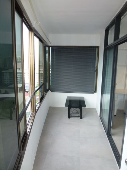 อื่นๆ ไม่อนุญาต มีบางส่วน สร้างเสร็จก่อน 2010 69 sqm Corner Unit Condo Huai Kwang รูปที่ 3