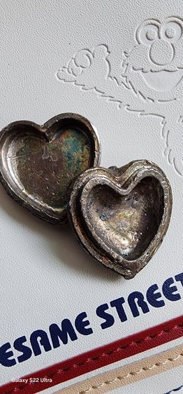 ตลับสีผึ้งล๊อคเก็ตรูป ร.๕ (ทำจากเงินยวง) รูปที่ 8