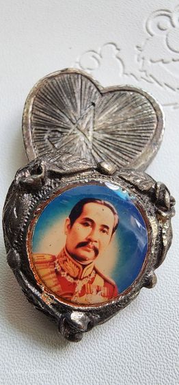 ตลับสีผึ้งล๊อคเก็ตรูป ร.๕ (ทำจากเงินยวง) รูปที่ 2