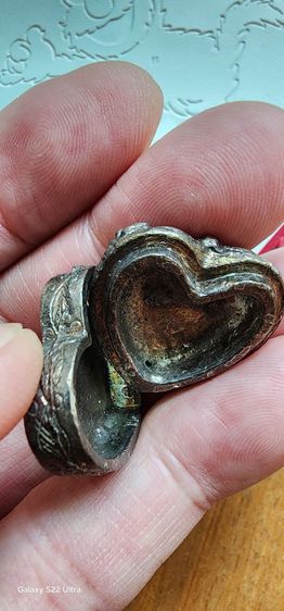 ตลับสีผึ้งล๊อคเก็ตรูป ร.๕ (ทำจากเงินยวง) รูปที่ 14