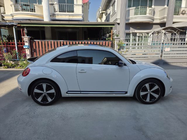 Volkswagen Beetle 2014 2.0 TDi Sedan เบนซิน ไม่ติดแก๊ส เกียร์อัตโนมัติ ขาว รูปที่ 3