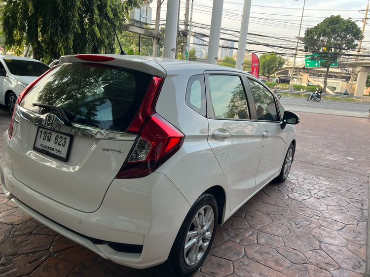 Honda Jazz 2020 1.5 V+ Sedan เบนซิน ไม่ติดแก๊ส เกียร์อัตโนมัติ ขาว รูปที่ 4