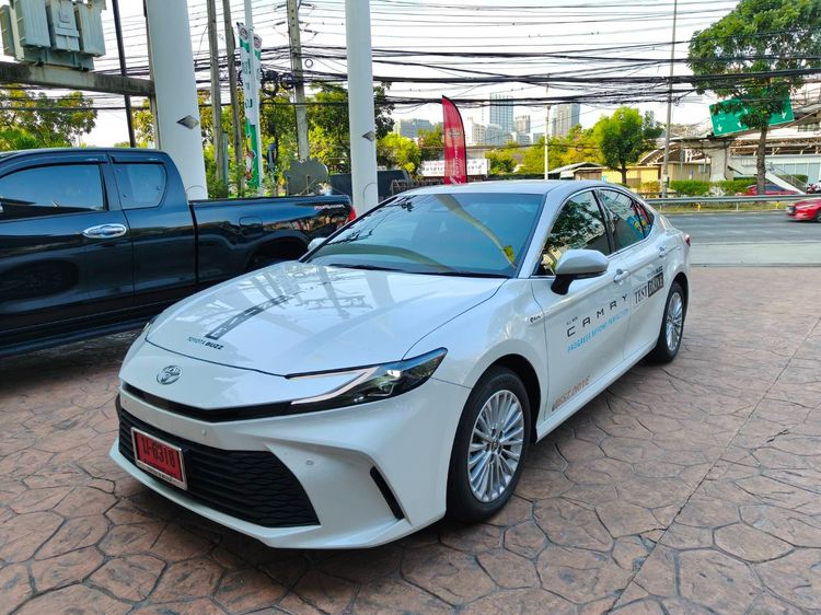 Toyota Camry 2025 2.5 Hybrid Sedan ไฮบริด ไม่ติดแก๊ส เกียร์อัตโนมัติ ขาว รูปที่ 3