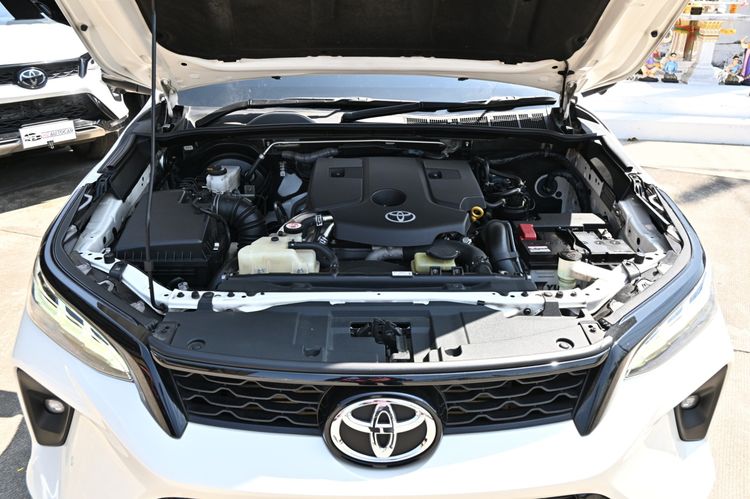 Toyota Fortuner 2021 2.4 Legender Utility-car ดีเซล ไม่ติดแก๊ส เกียร์อัตโนมัติ ขาว รูปที่ 4