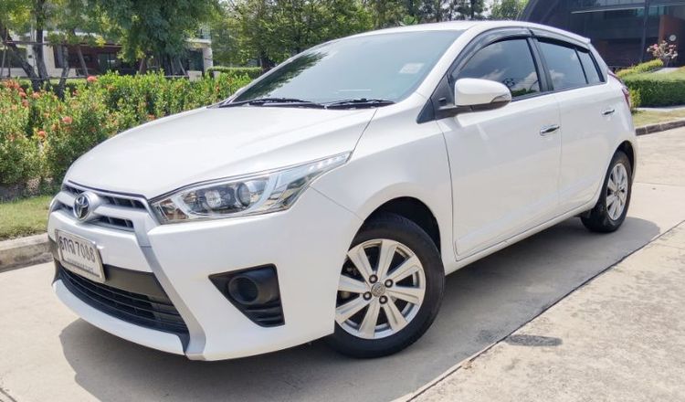 รถ Toyota Yaris 1.2 G สี ขาว