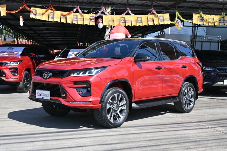 รถ Toyota Fortuner 2.8 Legender สี แดง