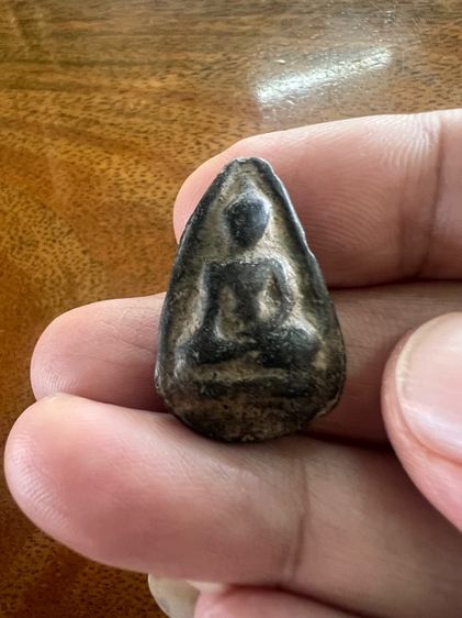 พระกีบบัวกำแพง