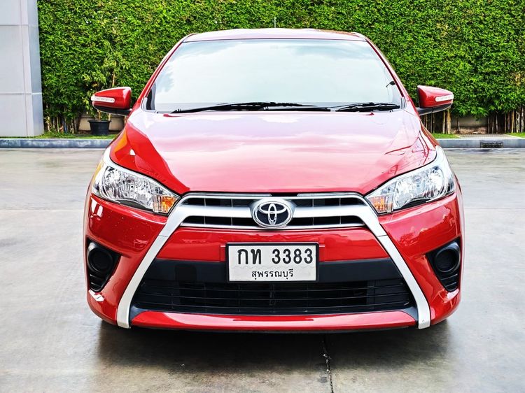 รถ Toyota Yaris 1.5 E สี แดง
