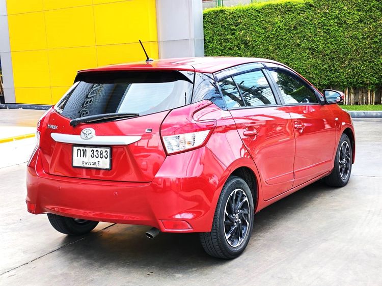 Toyota Yaris 2015 1.5 E Sedan เบนซิน ไม่ติดแก๊ส เกียร์อัตโนมัติ แดง รูปที่ 4