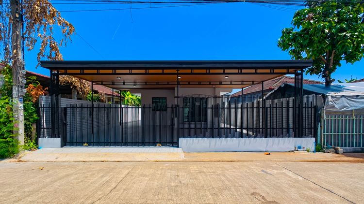 ขายบ้านเดี่ยวชั้นเดียว ม.มีนบุรีการ์เด้นโฮม ราษฎร์อุทิศ 48 เนื้อที่ 50 ตรว. 3 ห้องนอน 2 ห้องน้ำ จอดรถ 2 คัน