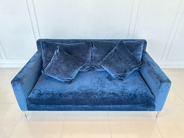 โซฟา 2-3 ที่นั่ง เบาะผ้ากำมะหยี่สีน้ำเงิน ขาสแตนเลส พร้อมหมอนอิงเข้าชุด  รูปที่ 2