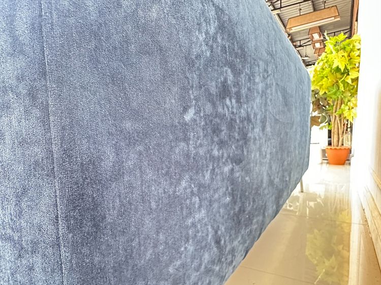 โซฟา 2-3 ที่นั่ง เบาะผ้ากำมะหยี่สีน้ำเงิน ขาสแตนเลส พร้อมหมอนอิงเข้าชุด  รูปที่ 6