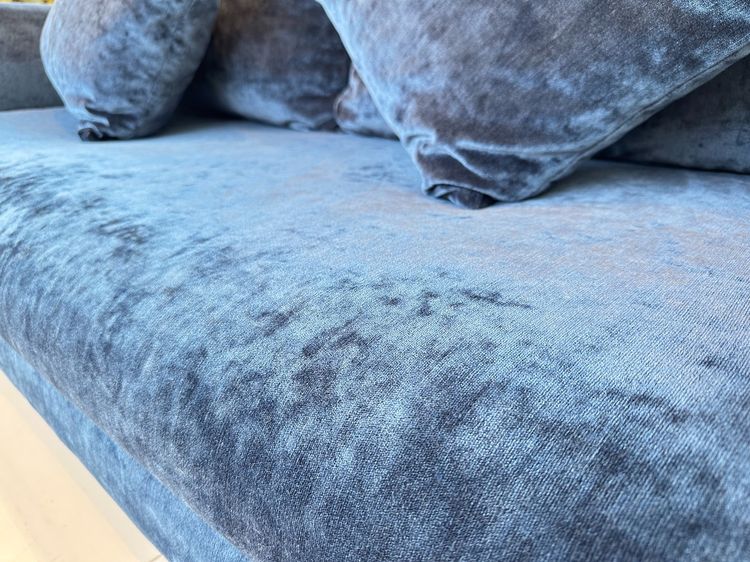 โซฟา 2-3 ที่นั่ง เบาะผ้ากำมะหยี่สีน้ำเงิน ขาสแตนเลส พร้อมหมอนอิงเข้าชุด  รูปที่ 9