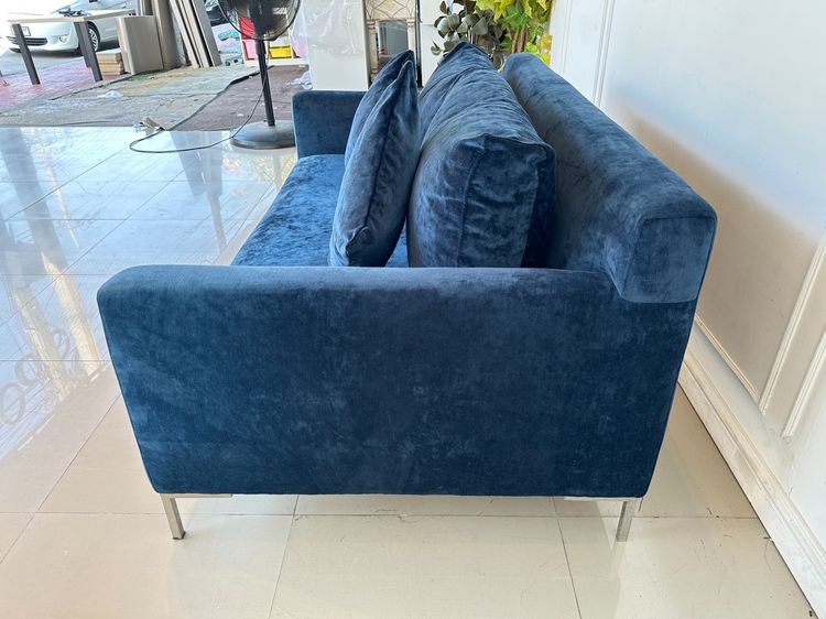 โซฟา 2-3 ที่นั่ง เบาะผ้ากำมะหยี่สีน้ำเงิน ขาสแตนเลส พร้อมหมอนอิงเข้าชุด  รูปที่ 5