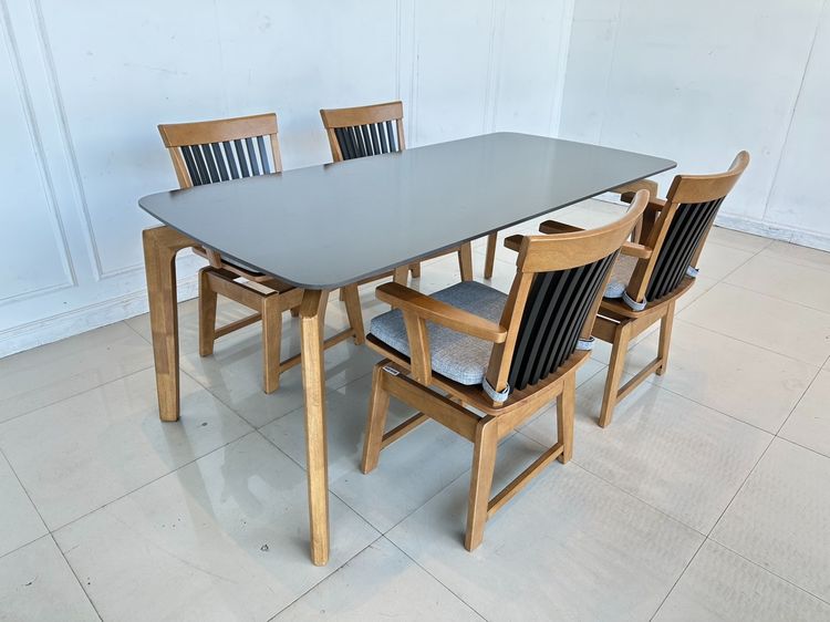 ชุดโต๊ะทานอาหาร ไม้สนประสาน 4 ที่นั่ง ท็อปหินสีดำ เก้าอี้ เบาะผ้าสีเทา เบาะหมุนได้ พิงหลังระแนงสีดำ รูปที่ 3