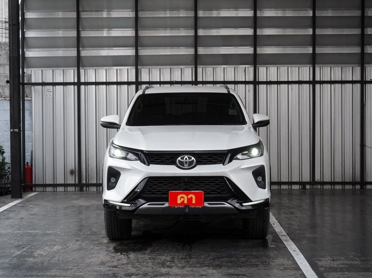 Toyota Fortuner 2024 2.4 Leader V Utility-car ดีเซล ไม่ติดแก๊ส เกียร์อัตโนมัติ ขาว รูปที่ 2