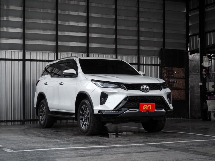 Toyota Fortuner 2024 2.4 Leader V Utility-car ดีเซล ไม่ติดแก๊ส เกียร์อัตโนมัติ ขาว รูปที่ 3