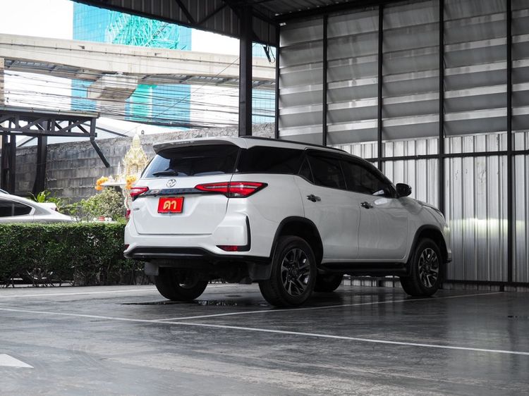 Toyota Fortuner 2024 2.4 Leader V Utility-car ดีเซล ไม่ติดแก๊ส เกียร์อัตโนมัติ ขาว รูปที่ 4