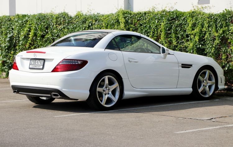 Mercedes-Benz SLK-Class 2014 SLK200 AMG Sedan เบนซิน ไม่ติดแก๊ส เกียร์อัตโนมัติ ขาว รูปที่ 4