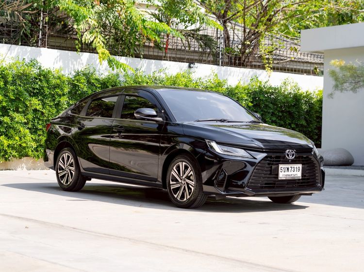 รถ Toyota Yaris ATIV 1.2 Premium สี ดำ