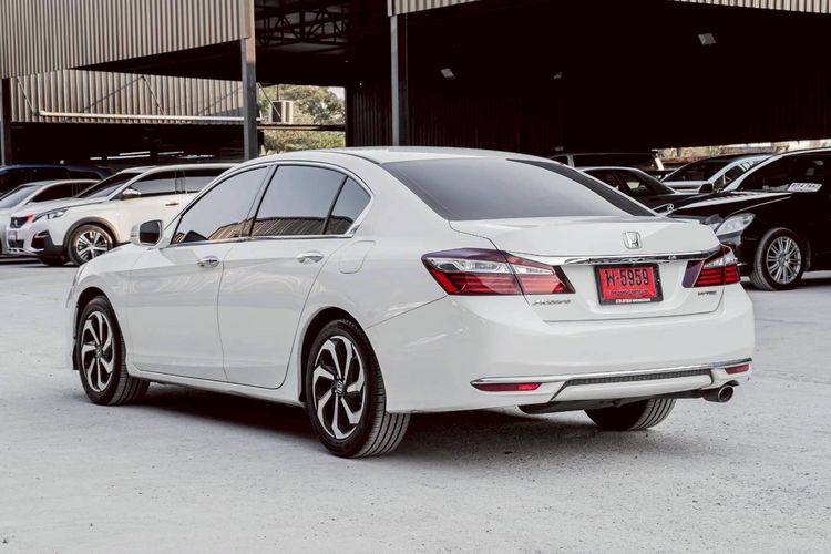 Honda Accord 2018 2.0 E Sedan เบนซิน ขาว รูปที่ 4
