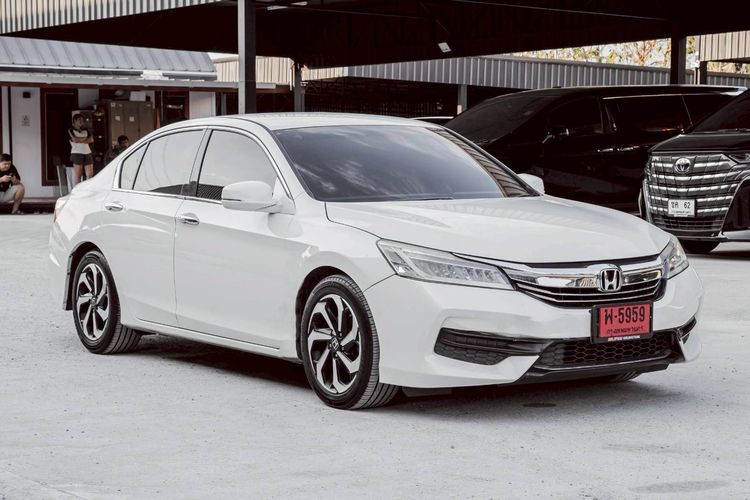 Honda Accord 2018 2.0 E Sedan เบนซิน ขาว รูปที่ 3