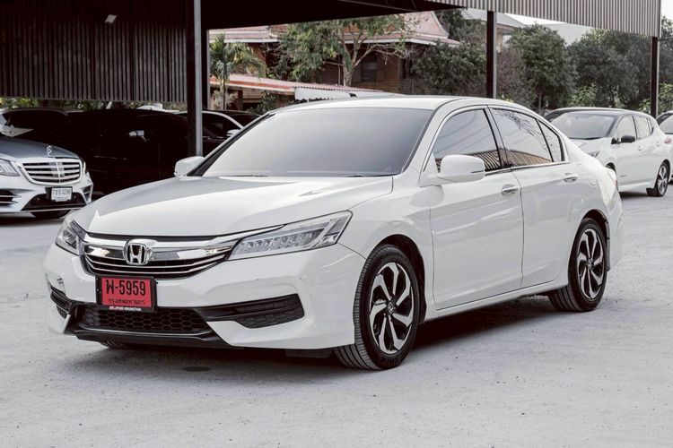 Honda Accord 2018 2.0 E Sedan เบนซิน ขาว